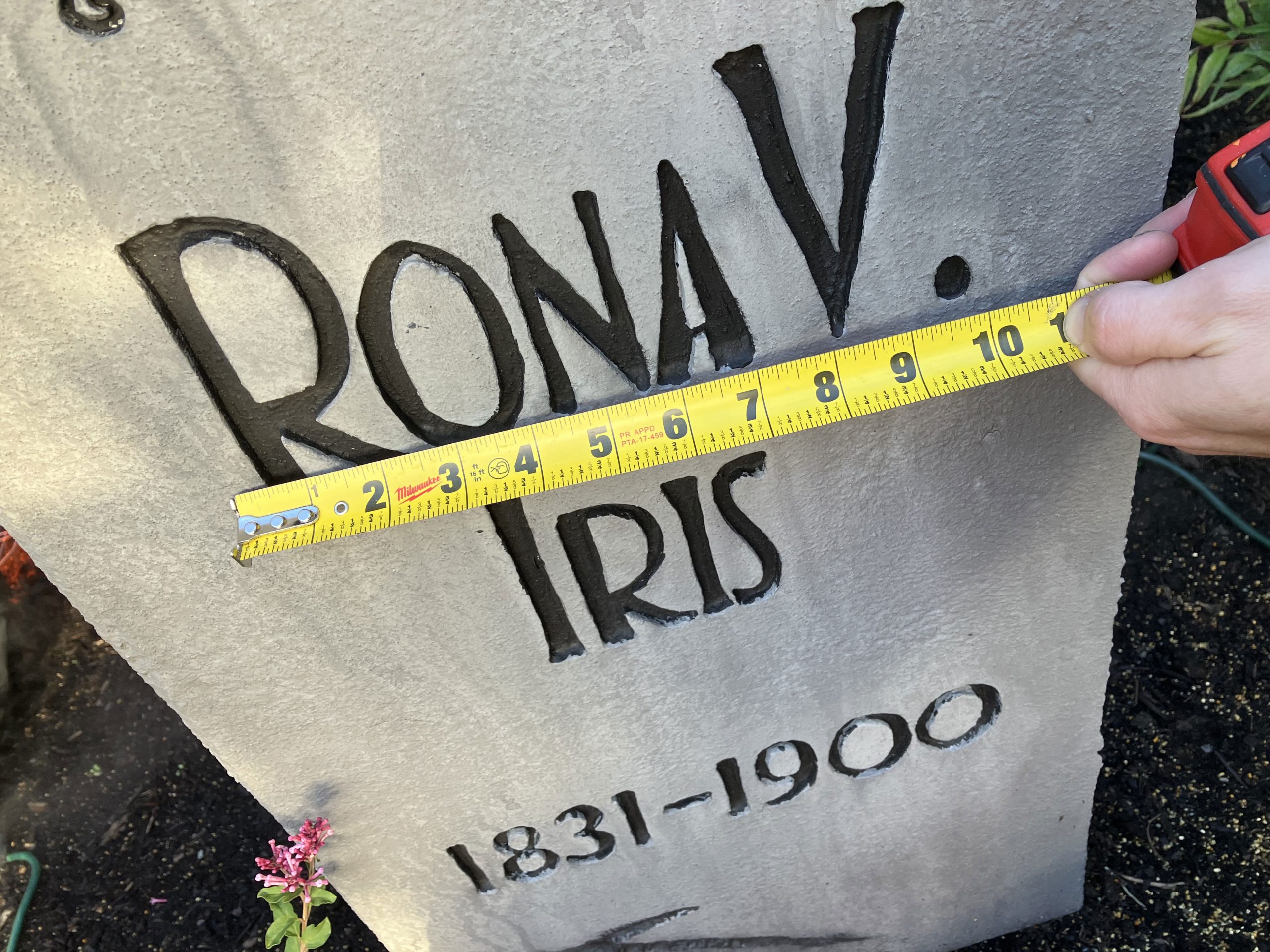 HalloweenHouseTombstoneDIY2