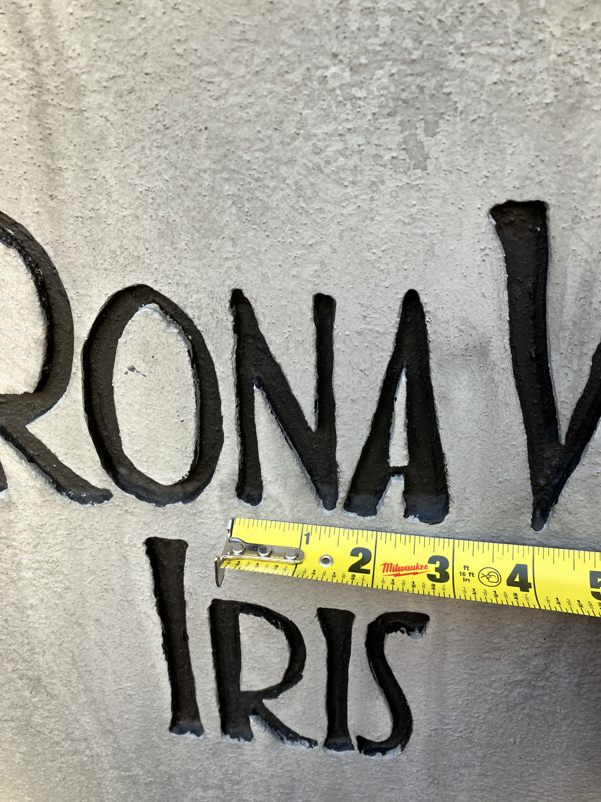 HalloweenHouseTombstoneDIY3